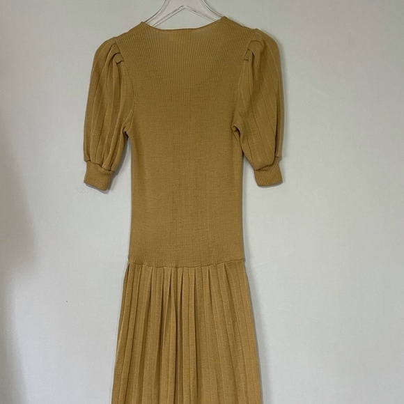 70S Ribbed Knit Vintage Dress w/ Puff Sleeves Gold 12 - Picture 9 of 15